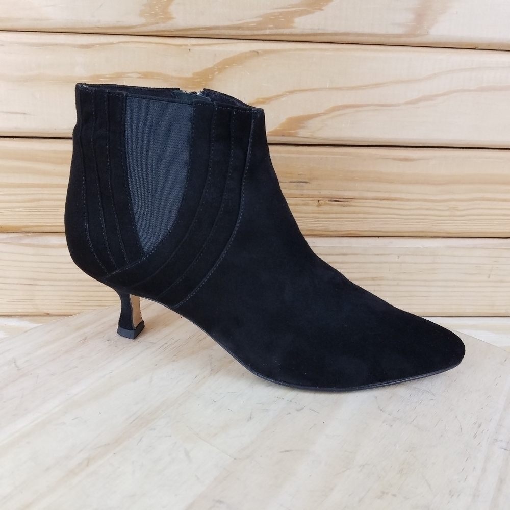 Vaneli Ankle Boots Size 7 Kitten Heel Black Suede Leather Chic Feminine Preppy